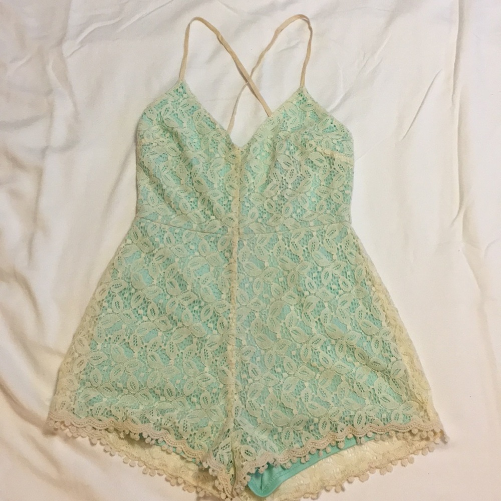 Short lace layered romper.